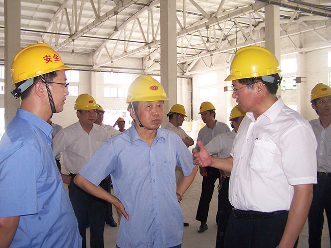 2009年7月20日，張家港市委書(shū)記黃欽來(lái)我公司進(jìn)行高溫慰問(wèn)及夏季安全生產(chǎn)檢查
