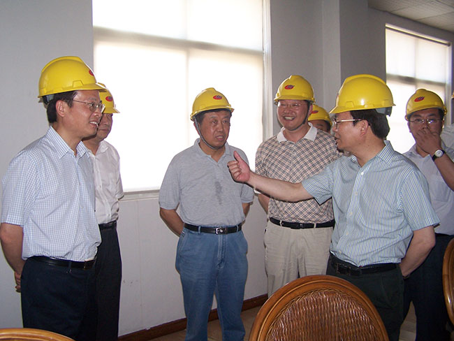 2011年7月29日，蘇州市副市長(cháng)浦榮皋到集團核心企業(yè)華昌化工檢查指導工作