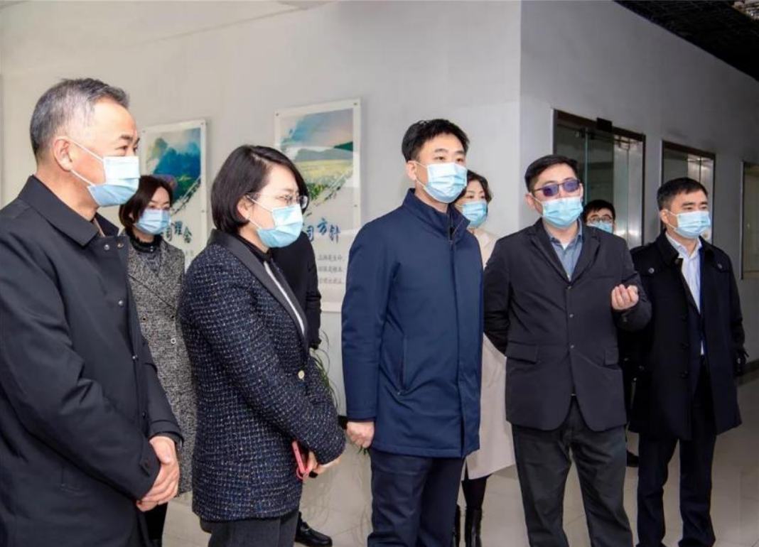 2022年2月9 日上午，市委副書(shū)記、市長(cháng)蔡劍峰一 行來(lái)到江蘇七洲綠色化 工股份有限公司