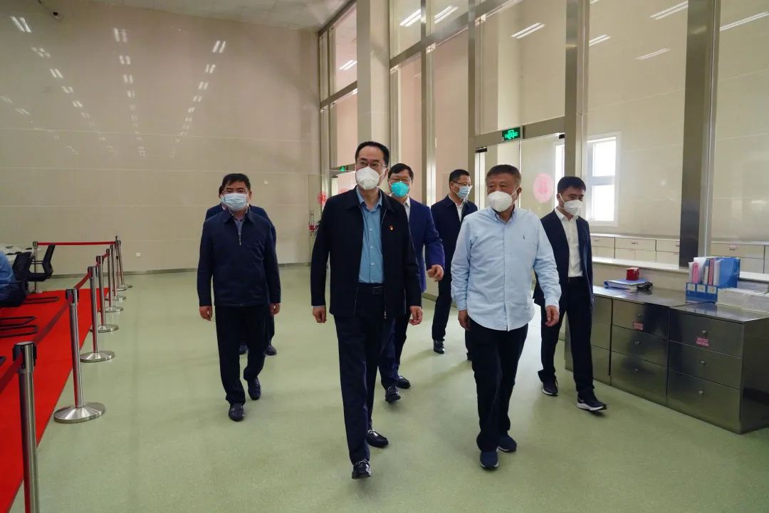 2022年4月21日上午，張家港市委書(shū)記韓衛一行來(lái)到華昌化工走訪(fǎng)調研